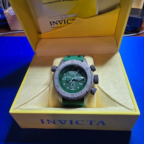 Invicta Chronograph Watch - Picture 1 of 7